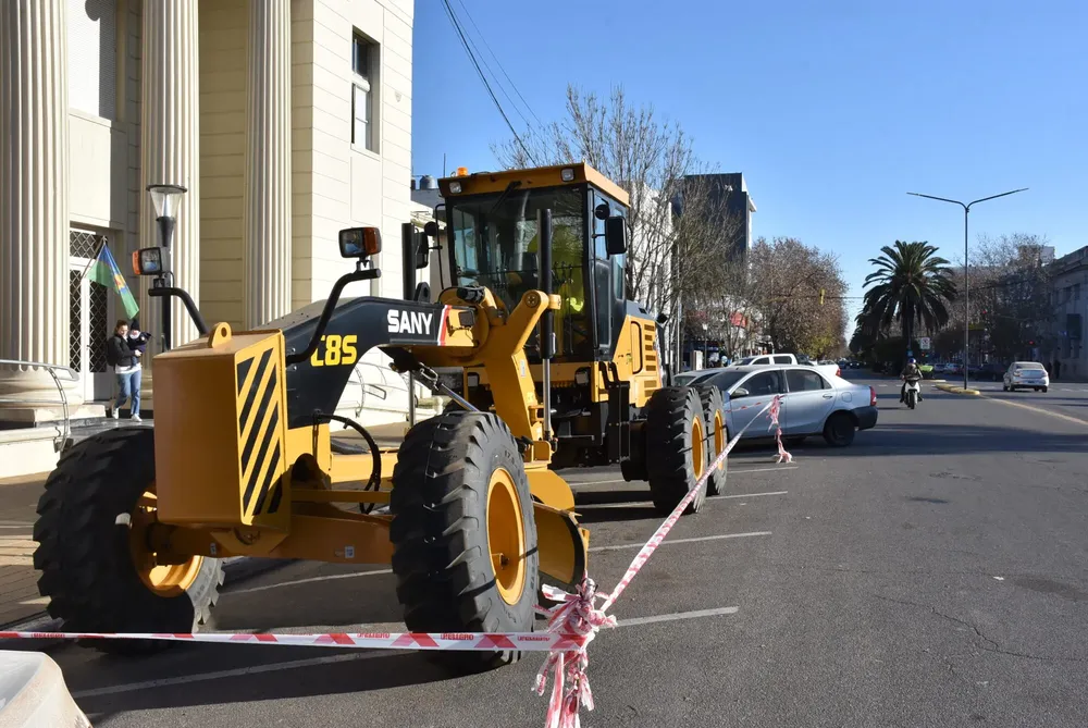 MOTONIVELADORA-1-2000x1337