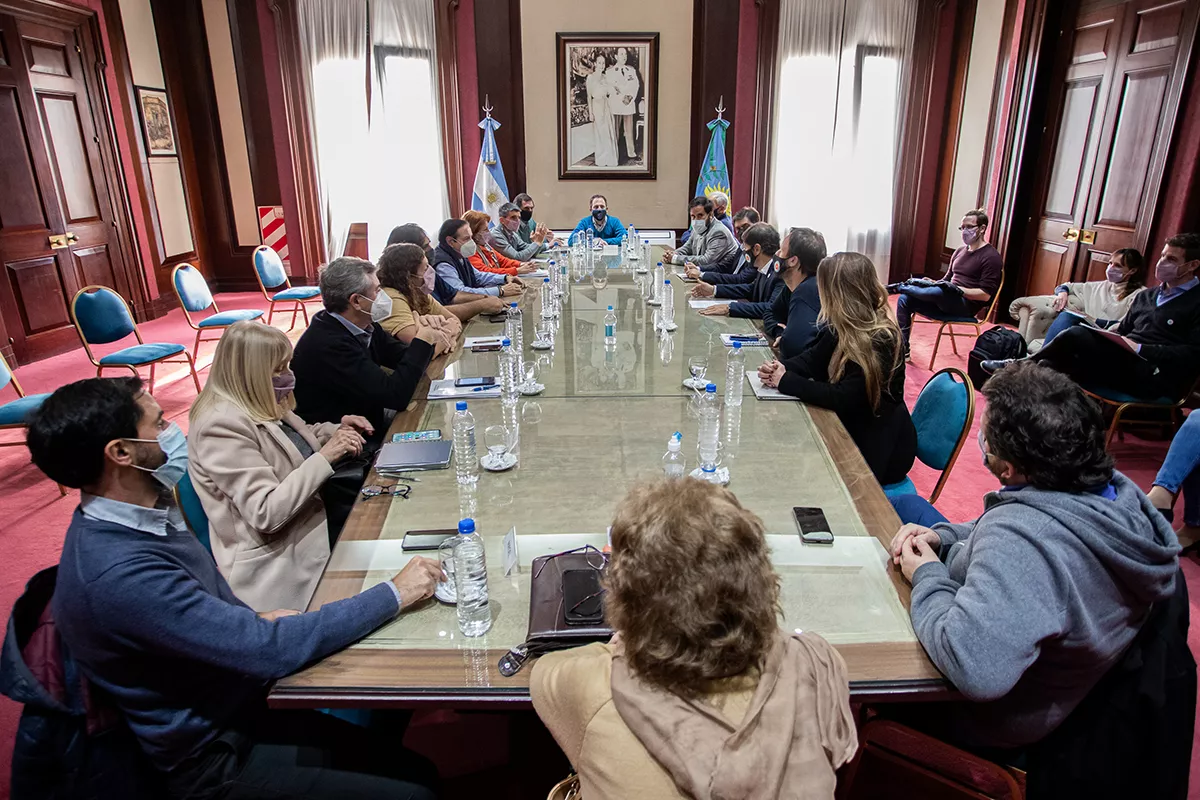 Kicillof-con-gremios-estatales-y-docentes-1Prensa-GPBA
