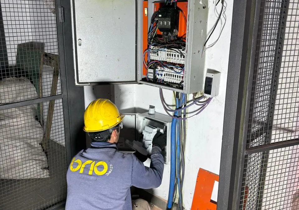 Trabajos-en-el-tablero-del-Polideportivo-1-960x675