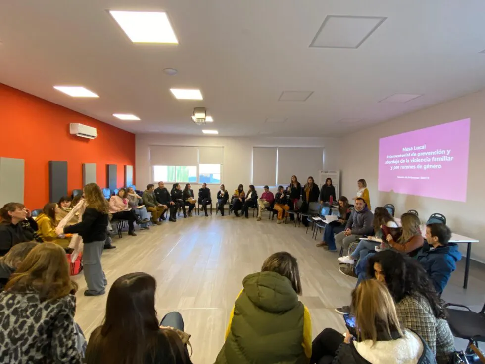 Reunion-de-la-Mesa-Local-de-Violencia-de-Genero-3-980x735