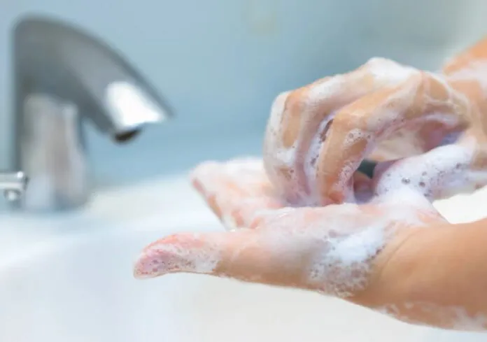 lavado-de-manos-696x489