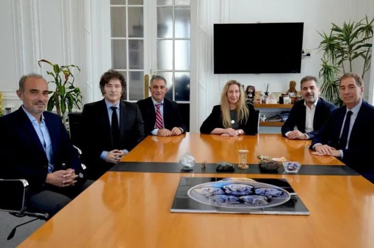 Milei-Pareja-Ritondo-768x509