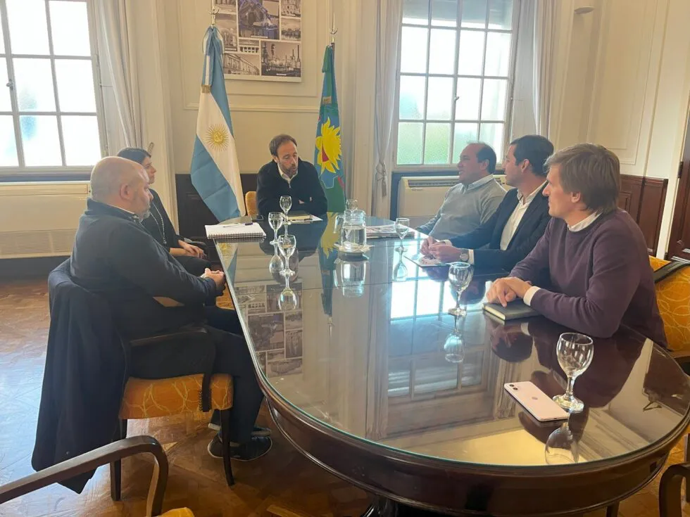 Reunion-Recoulat-con-el-ministro-Lopez-980x735